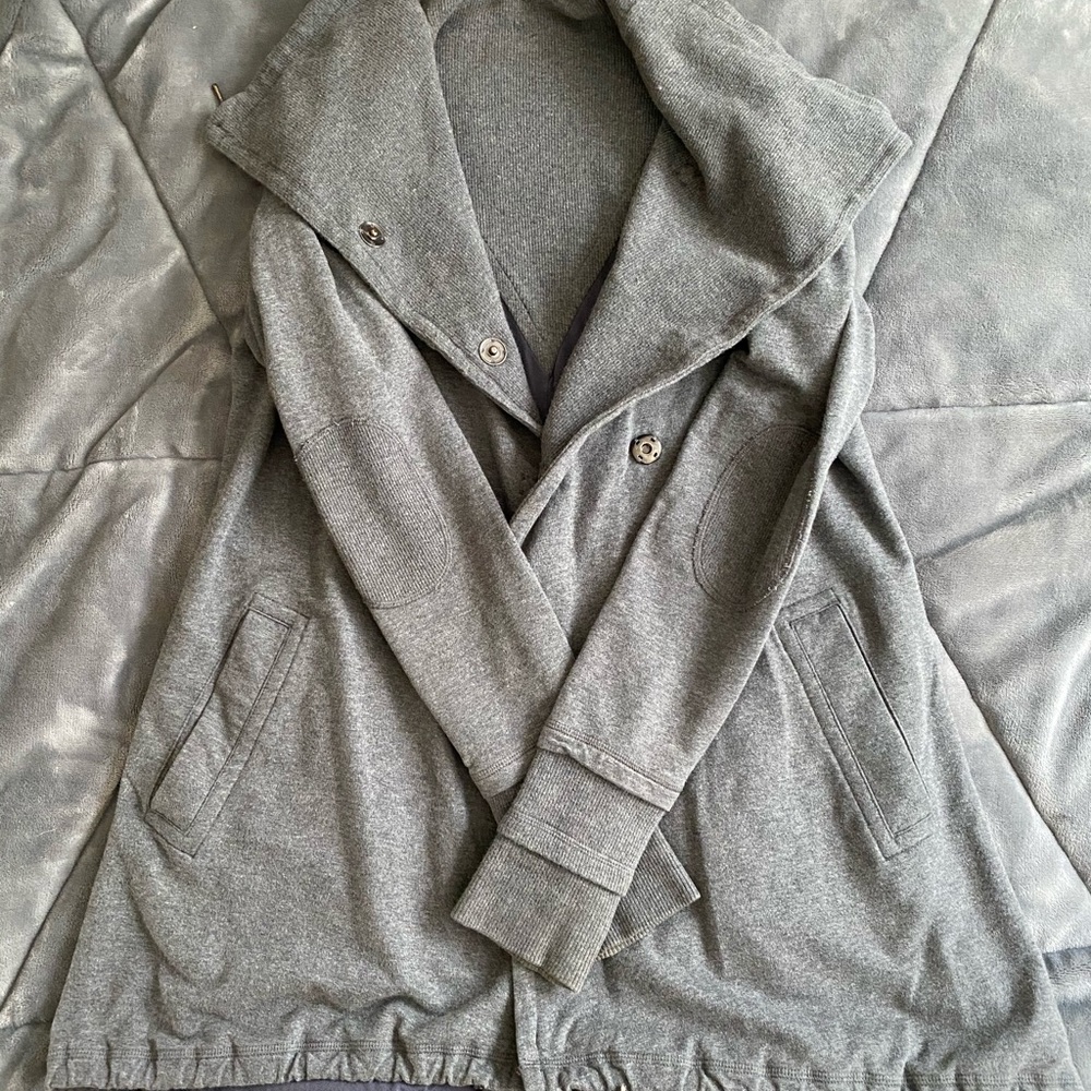 Lululemon Gratitude Wrap Grey color size 8